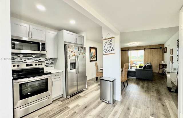 8305 Sunrise Lakes Blvd photos photos