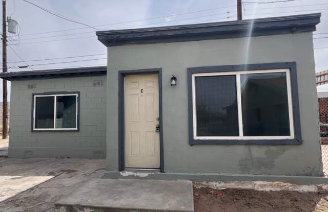 Cute Casita Style Living in historic Albuquerque 1 Bedroom 1 Bath. - 1216 High Street Southeast, Albuquerque, NM 87102