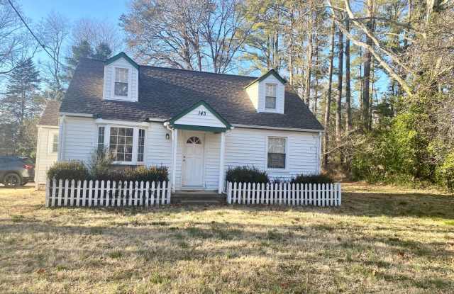 Cozy Cape Cod - Minutes to TBS (Quantico) over half an acre! photos photos