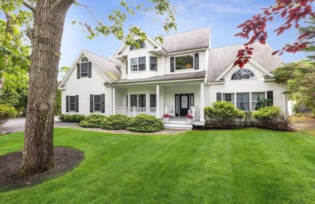24 Bridle Path photos photos