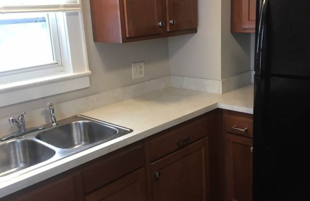 Spacious 3 Bed 1 Bath with Large Garage photos photos