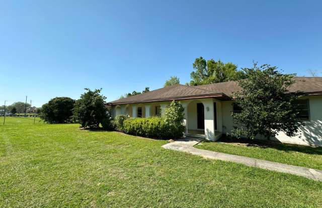 Huge 5 Bedroom, 3 Bathroom House -- Just South of Archer Road - 3232 Southwest 42nd Place, Gainesville, FL 32608