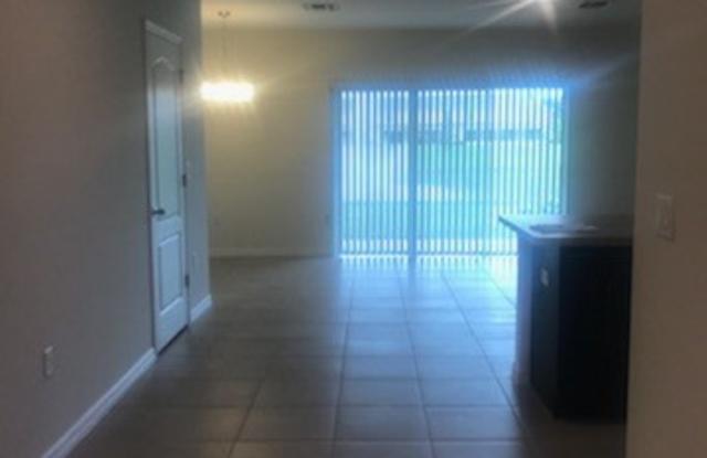 3 Bedroom 2.5 Bath Townhome For Rent at 371 Arbor Lakes Drive Davenport, Fl. 33896 Gallery 2