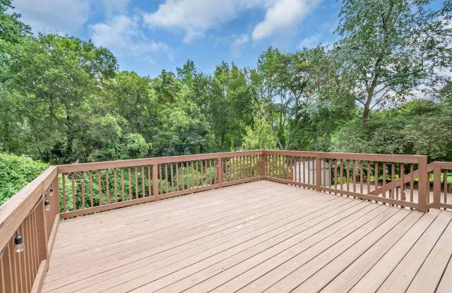 Space. Privacy. Possibility. — Your 4BR/4BA, 1.43-Acre Charlotte Retreat Awaits! *** Special offer! One Month Free *** Gallery 4