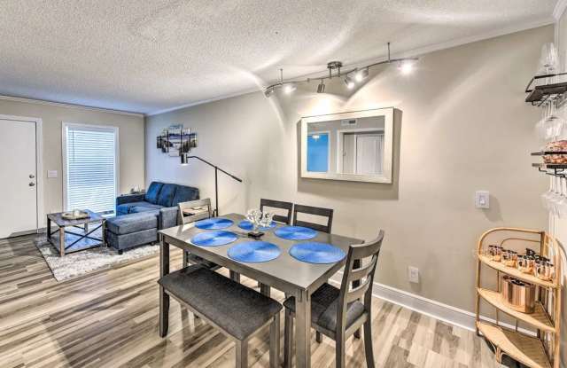 Charming 2 Bed/2 Bath Condo in Hilton Head Island - Perfect Island Living! Gallery 1