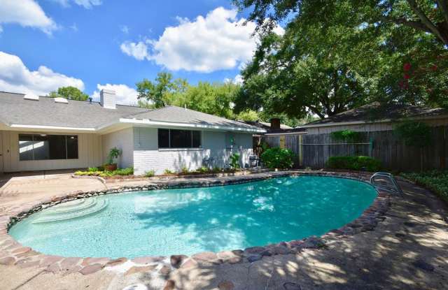 10735 Lynbrook Dr - 10735 Lynbrook Drive, Houston, TX 77042