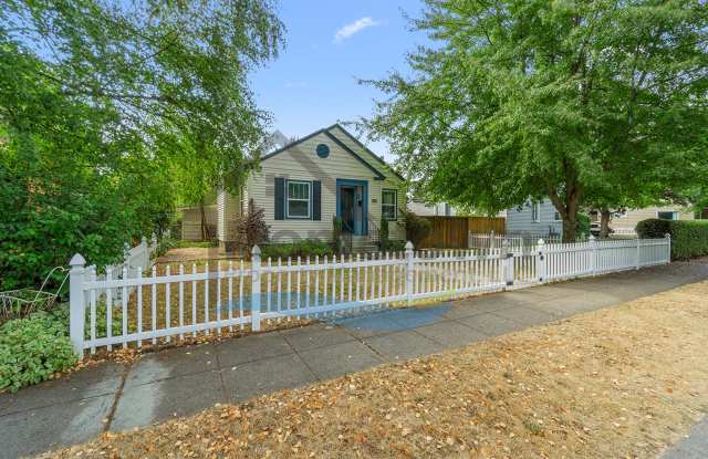 2025 Move-in Special: $500 Off First Month’s Rent! 4 Bedroom 2 Bathroom Home with a Fully Fenced Private Back Yard Available in Coeur d'Alene! photos photos