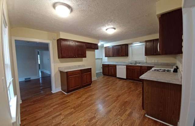 Very Large 3 Bedroom House with multiple Bonus Rooms photos photos