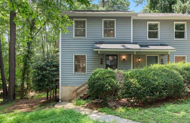 TWO WEEKS OFF RENT! Two Bedroom Townhome with Private Wraparound Deck in Carrboro! Gallery 1
