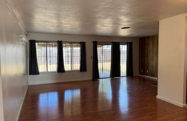 Three Bed, Two Bath Home in North Stockton Gallery 3