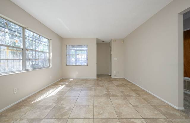 Charming 2 Bed, 2 Bath Home in Daytona Beach Gallery 4