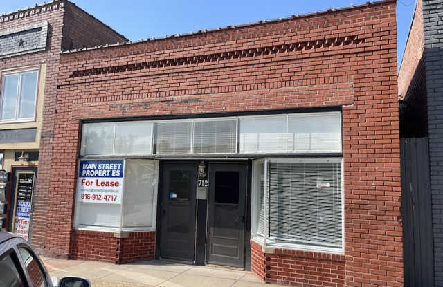 712 Main St Gallery 2