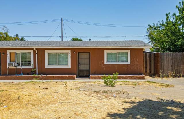 2 Bed / 1 Bath available - Hablo Espanol - 711 Roselawn Avenue, Modesto, CA 95351