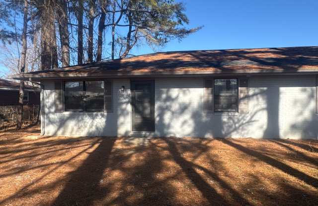 $500 OFF 1st FULL MONTHS RENT...Renovated 2 Bedroom Duplex in Manchester photos photos