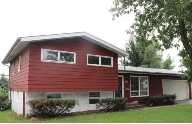 Updated 3 Bedroom Home | Pet Friendly | Prime Location photos photos