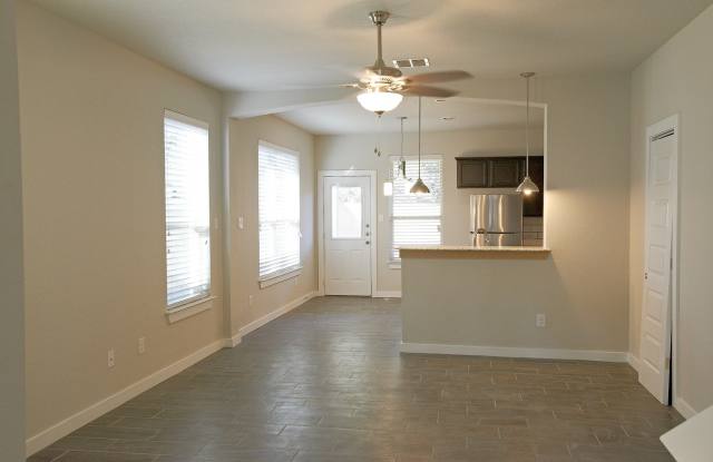 Luxury 3 Bedroom Townhome Located Near South Texas Medical Center, San Antonio, Texas! Gallery 3