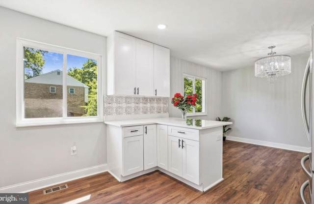 7081 LEEWOOD FOREST Drive Gallery 4