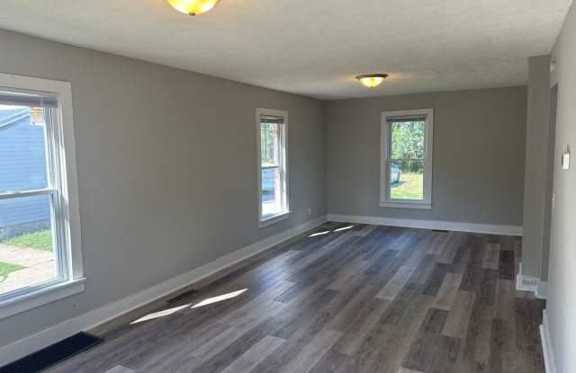 Spacious Freshly Updated Home Close to Downtown Beloit Gallery 3