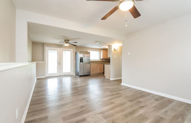2 WEEKS FREE RENT & FREE 55” TV IF MOVED IN BY 7/31! Spacious 3bd/2ba +Bonus Room/Office. House with A/C in Prime Lakewood Location Gallery 4