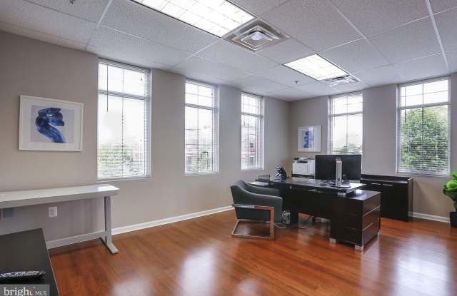 19420 GOLF VISTA Plaza Gallery 1
