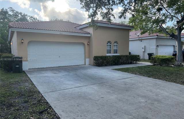 3845 NW 43rd Ter photos photos
