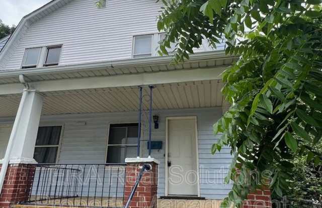 121 North Oakley Ave. Gallery 2