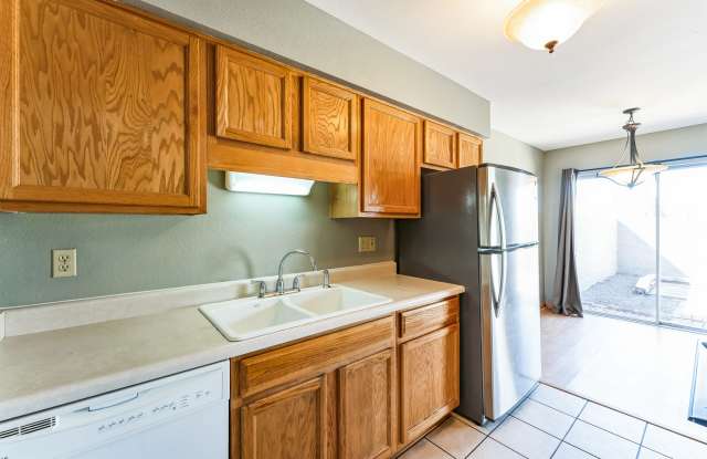 2338 West Lindner Avenue - 50 photos photos