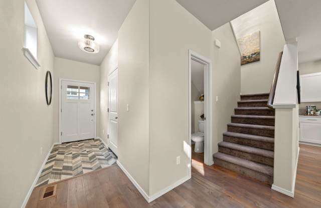 Townhome in NE Bend - 2376 NE 6th St photos photos