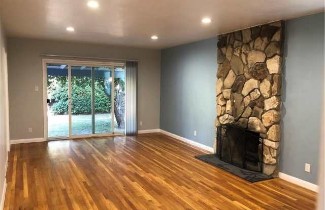 7419 Zelzah Avenue Gallery 3