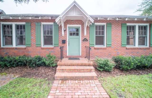 Fall 2025!! Live in this Historic yet modern 4 bedroom! - 1025 Southwest 5th Avenue, Gainesville, FL 32601