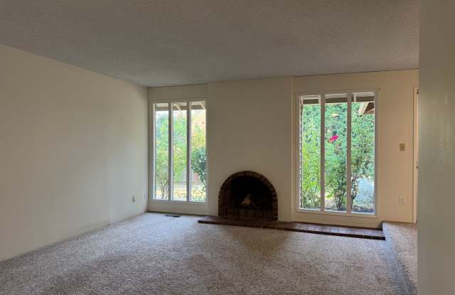 Updated 3-Bedroom Home with Bonus Room & Private Backyard in Corvallis Gallery 3