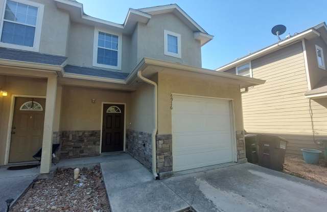 Wurzbach Heights Townhome for Rent ~ 3 Bedroom corner Unit with Private Yard and Garage photos photos