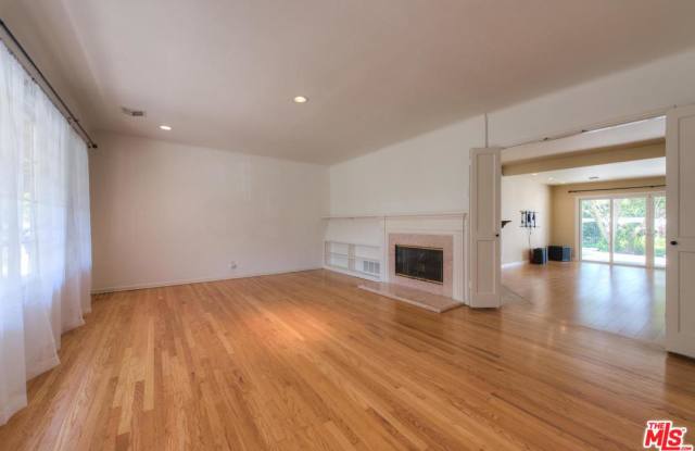 4173 FULTON Avenue Gallery 4