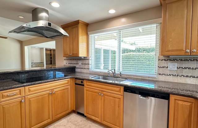 Rossmoor - Gorgeous Home - 3 Bed 2 Bath - Stunning!!!! Gallery 1