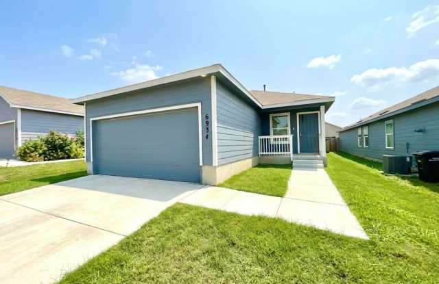 Charming 3-Bedroom Home with Fenced Yard  Full Appliance Package! photos photos