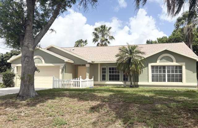 192 SW N Wakefield Circle photos photos