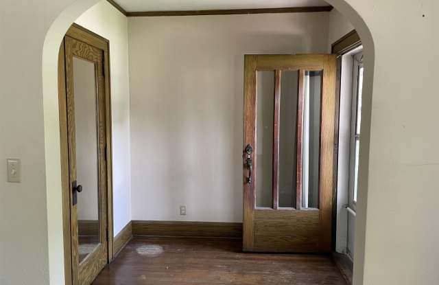 225 Regan Street Gallery 2