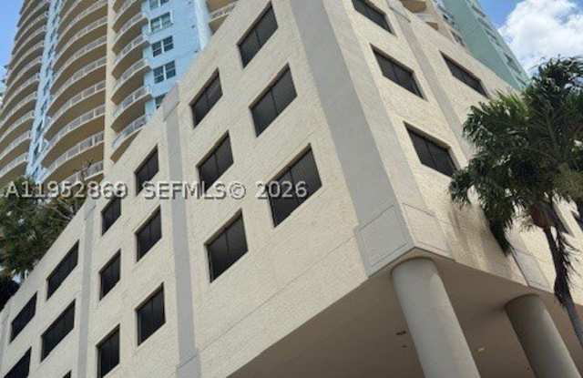 2475 Brickell Ave Gallery 2