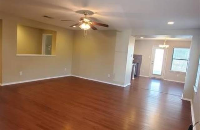 1124  Hyde Park DR Gallery 3