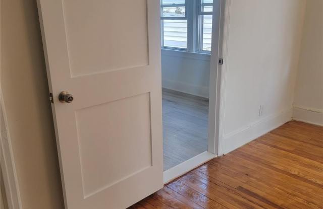 8913 Avenue M Gallery 4