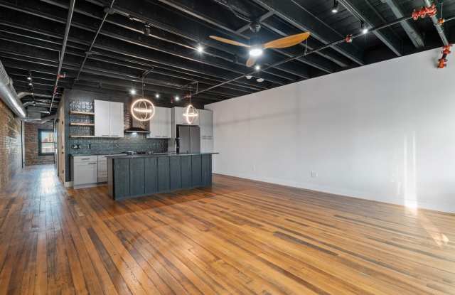 330 W Lamar Street Gallery 3