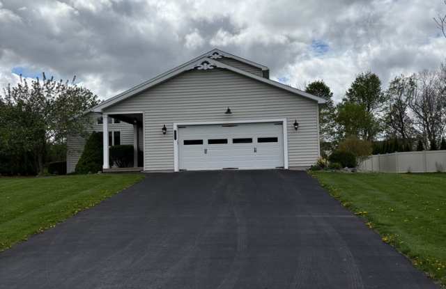 Large 4BR/2.5 BA Home w/ large yard & Central AC photos photos