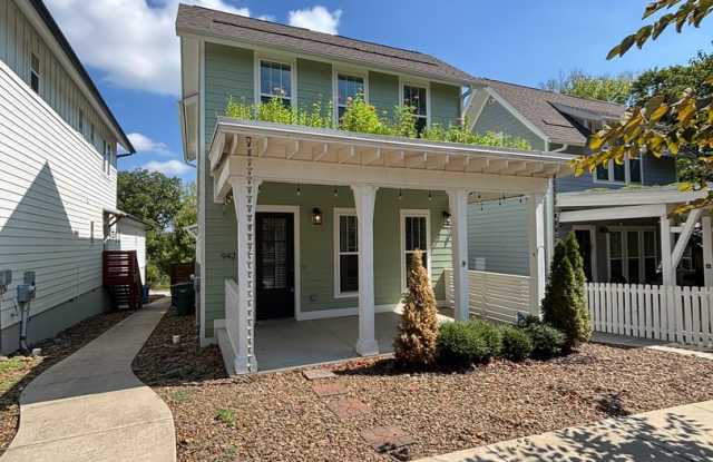 MOVE IN BY NOVEMBER 1ST & GET DECEMBER RENT FREE! Gorgeous 3 Bedroom Home Near Downtown Fayetteville! Gallery 1