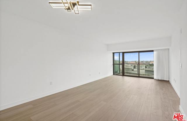 13700 Marina Pointe Dr Gallery 3