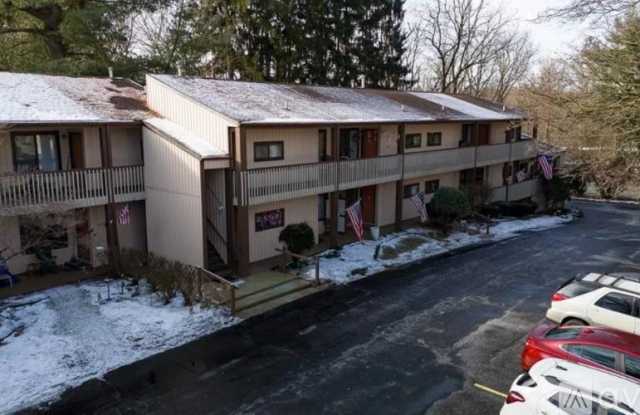 136 N Cleveland Ave - 136 North Cleveland Avenue, Mogadore, OH 44260