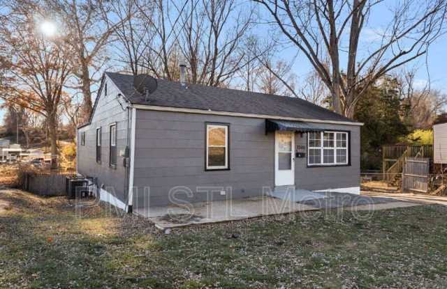 2546 Main Street photos photos