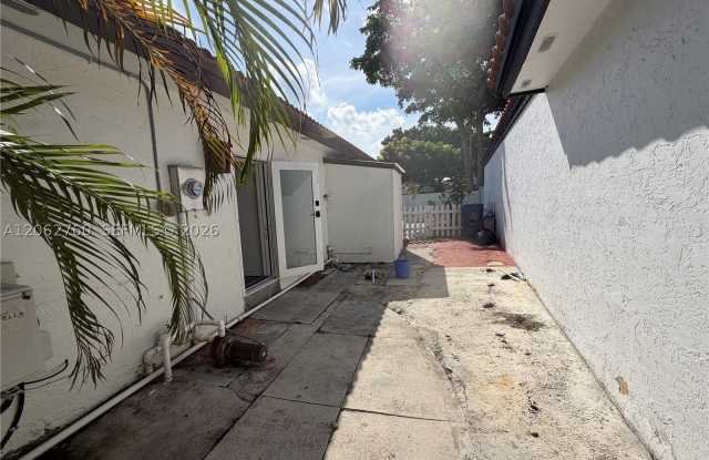 17843 NW 63rd Ct Gallery 2