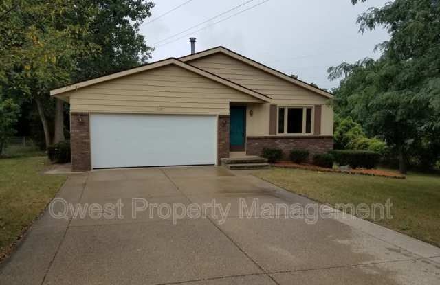 1368 Harding Street NW - 1368 Harding Street Northwest, Walker, MI 49544