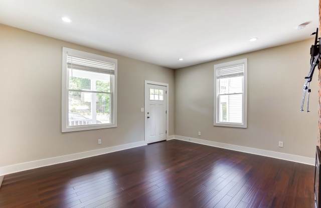 Three Bedroom Single Family Home in Norwood! Gallery 4