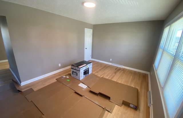 CHRISTIANSBURG, 3 BR / 1 BA, AVAILABLE - 100 Clearview Drive, Christiansburg, VA 24073